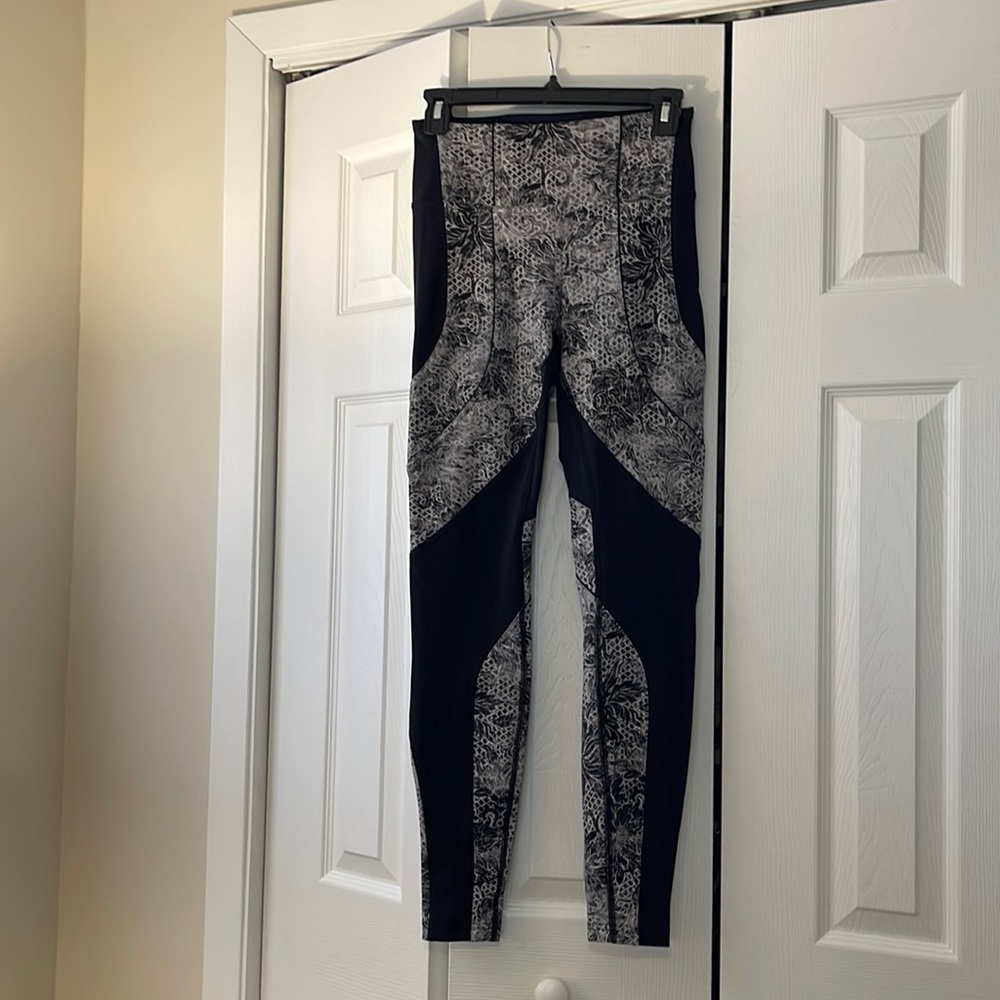 Lululemon leggings - size 6